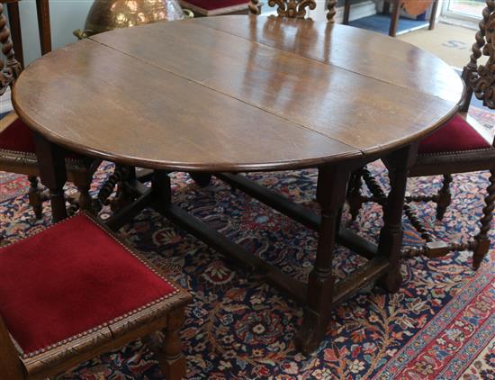 An early 18th century oak gateleg table W.140cm